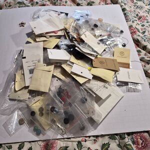 1 Gallon Bag, 15 ozs of Buttons, Different Kinds and Colors. Most New, a Few Use